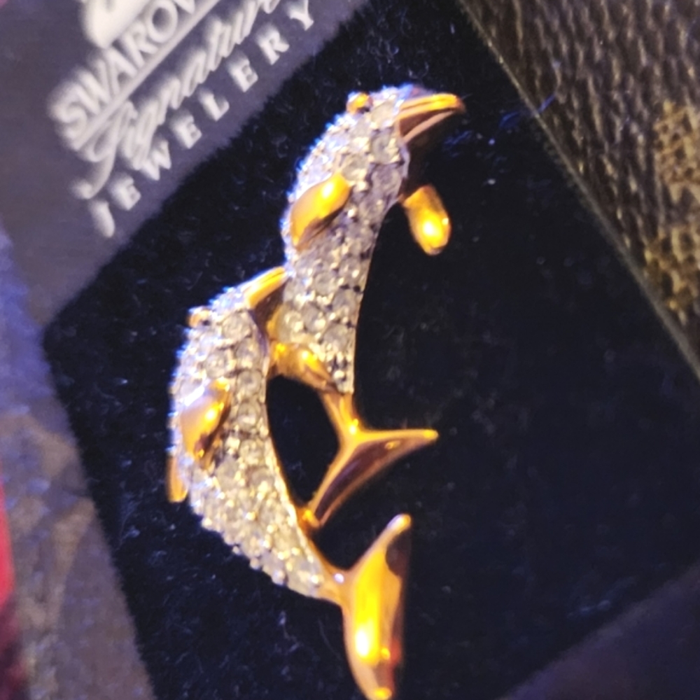 SWAROVSKI Double Dolphins Glitzy Tac Pin Sealife Flipper Rhinestones Gold Brooch - Picture 5 of 13